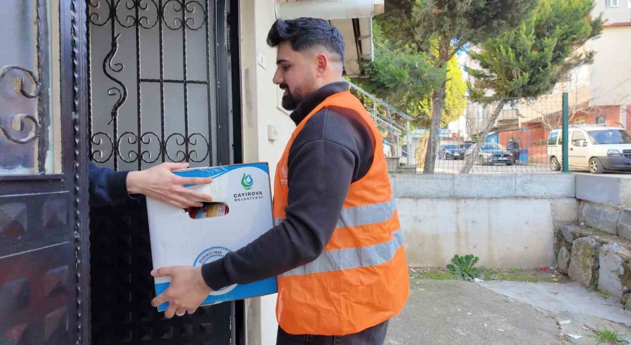 Çayırovada Ramazan ayında gıda yardımı