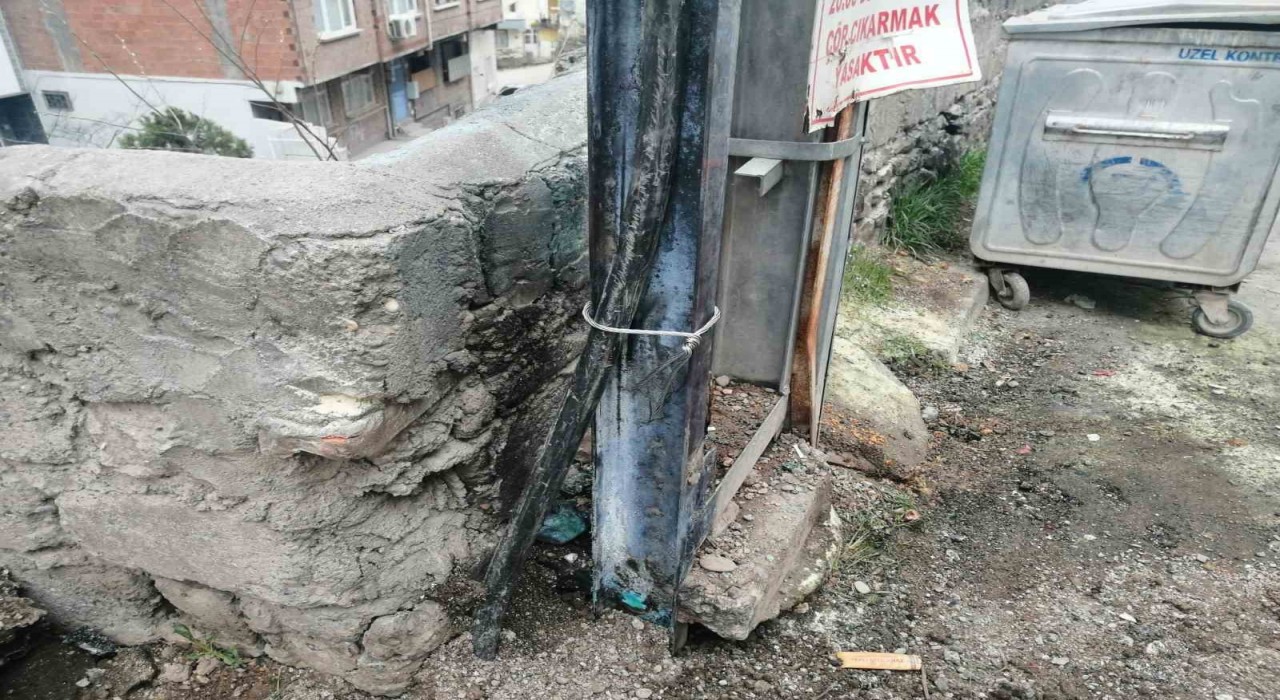 ÇEDAŞın yanan elektrik kabloları tedirgin etti