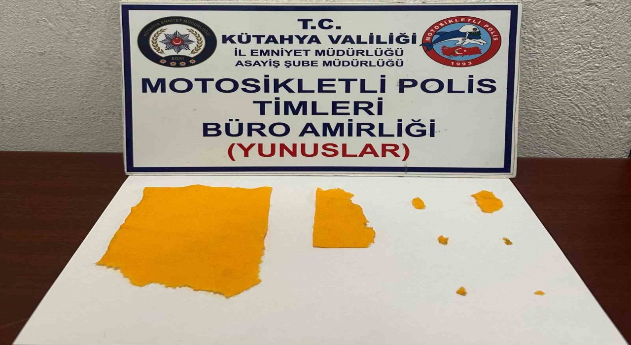 Cep telefonu kılıfından kağıda emdirilmiş uyuşturucu çıktı