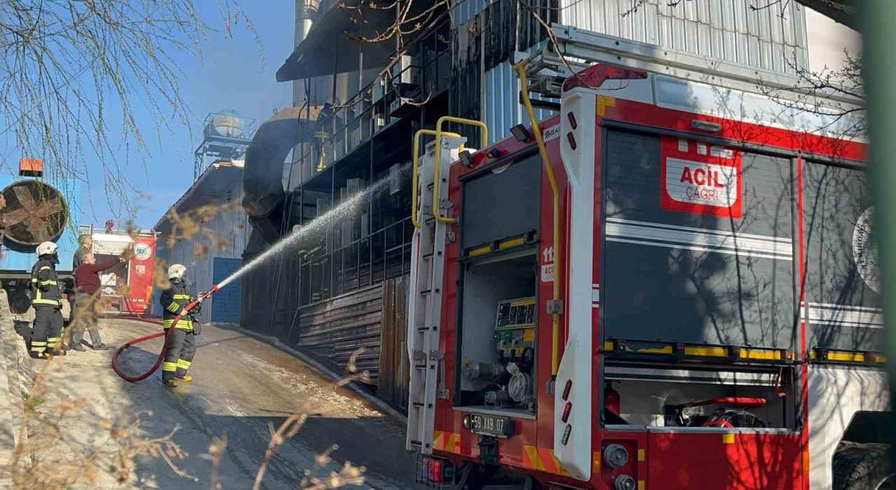 Çerkezköyde suni deri fabrikasında yangın