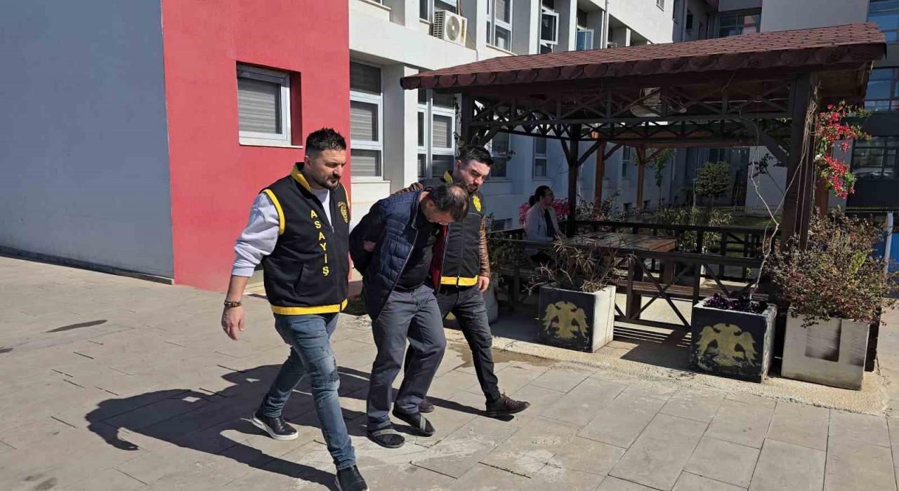 Cerrahi maskeli hırsız yakalanınca Eşyaları yolda buldum savunması yaptı