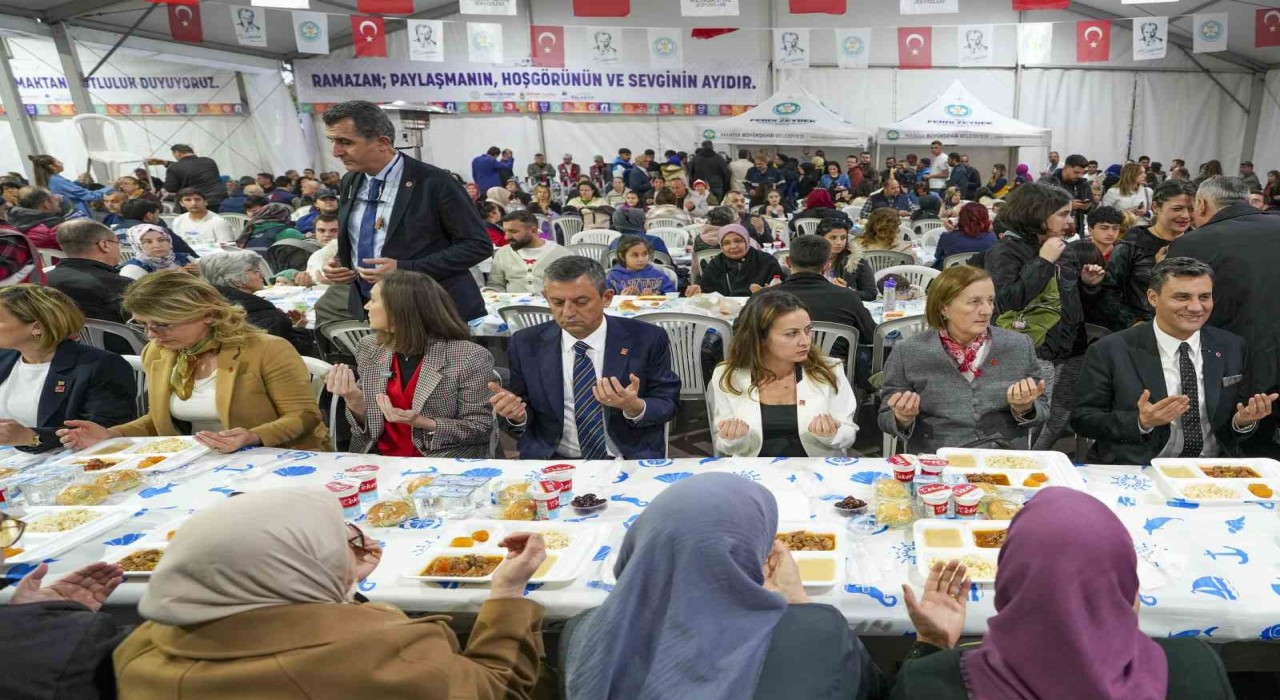 CHP Genel Başkanı Özelden Suriye açıklaması: Hepimizin yüreği ağzında