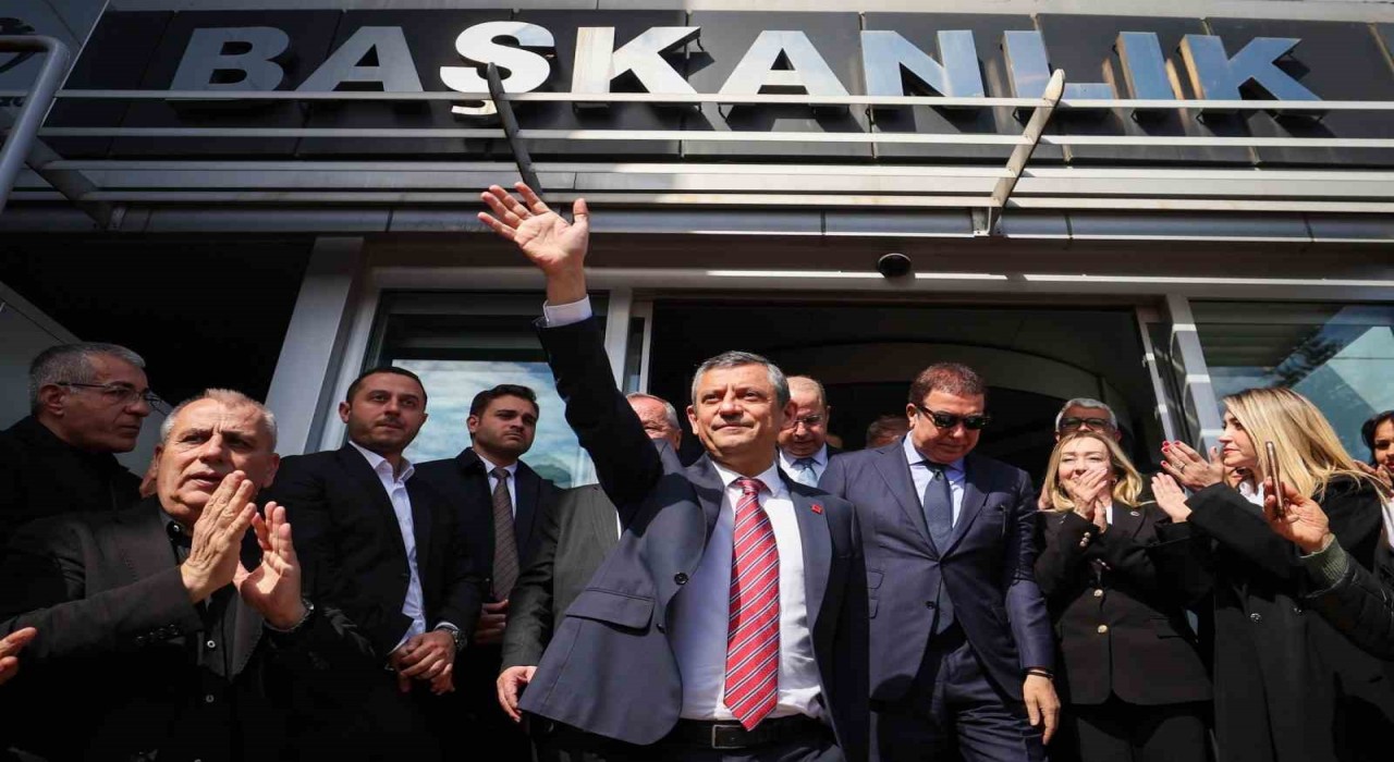 CHP Genel Başkanı Özgür Özel Beylikdüzü Belediyesini ziyaret etti