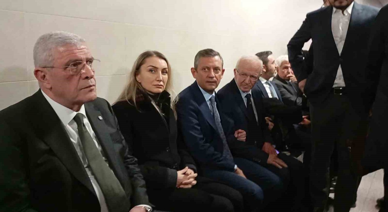 CHP Lideri Özgür Özel, Çağlayandaki İstanbul Adalet Sarayına geldi