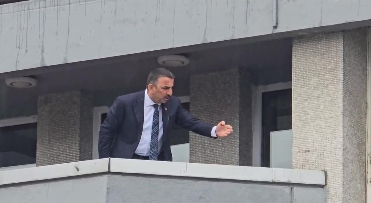 CHPlilerin paralel kutlamasına Validen tepki