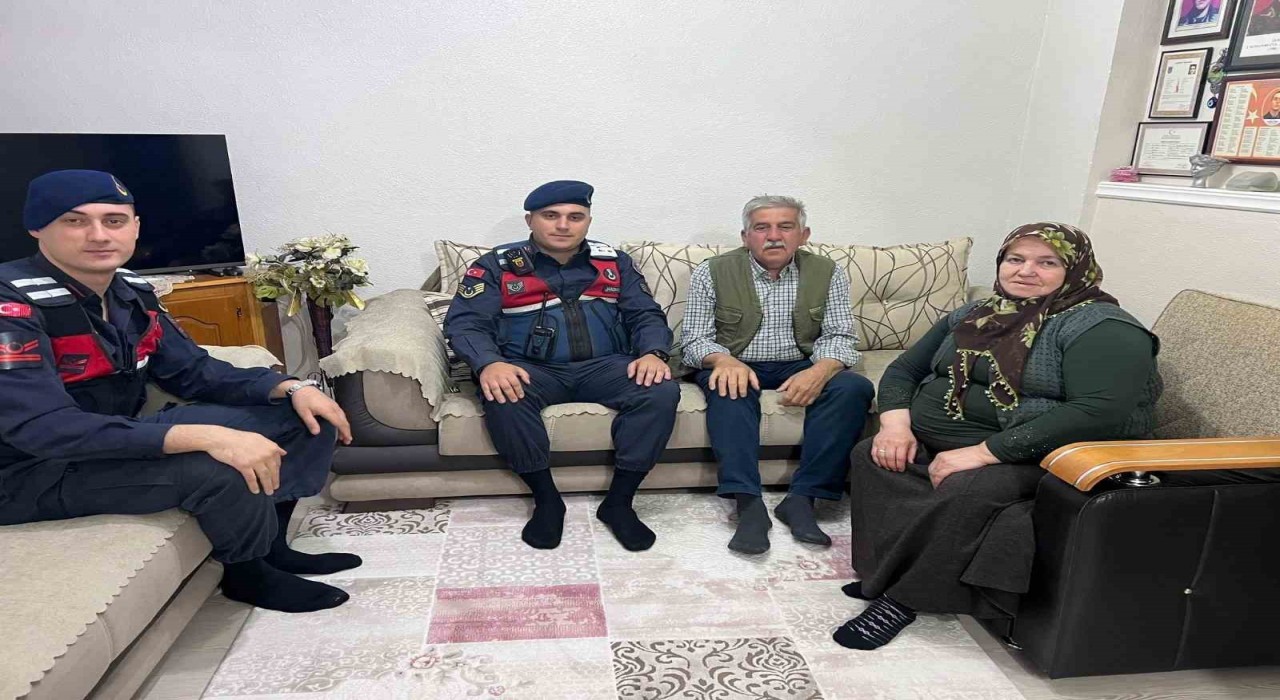 Çinede jandarma ekipleri şehit ailelerini unutmadı