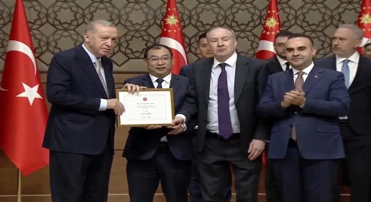 Çinli firmadan Samsuna 1 milyar dolarlık otomotiv yatırımı