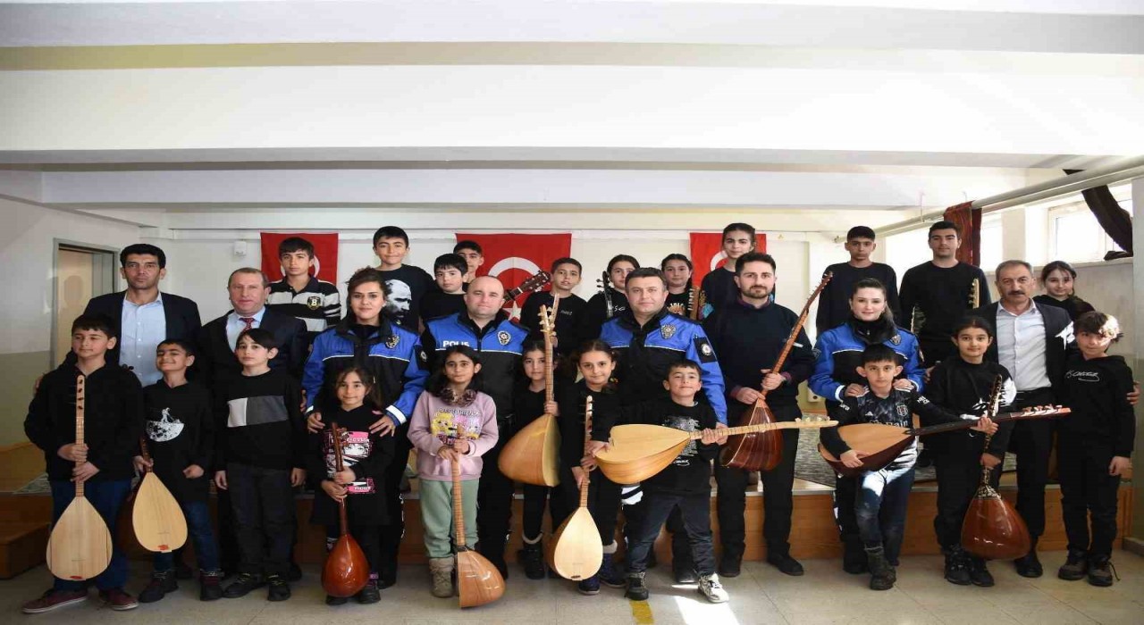 Çocuklar çaldı polisler dinledi