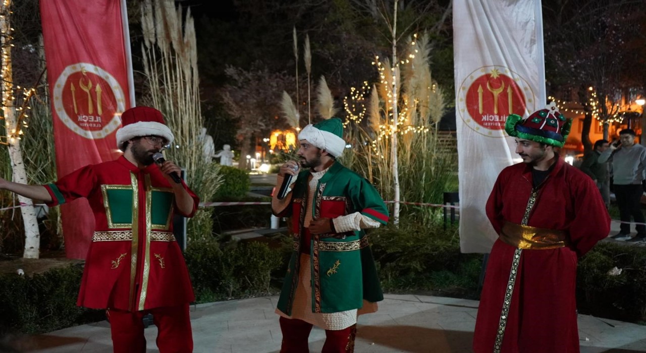 Çocuklar ramazan şenliklerinde gönüllerince eğleniyor