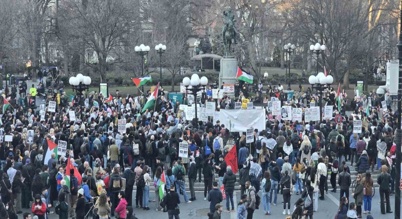 Columbia Üniversitesindeki Filistinli aktivistin gözaltına alınmasını binlerce öğrenci protesto etti