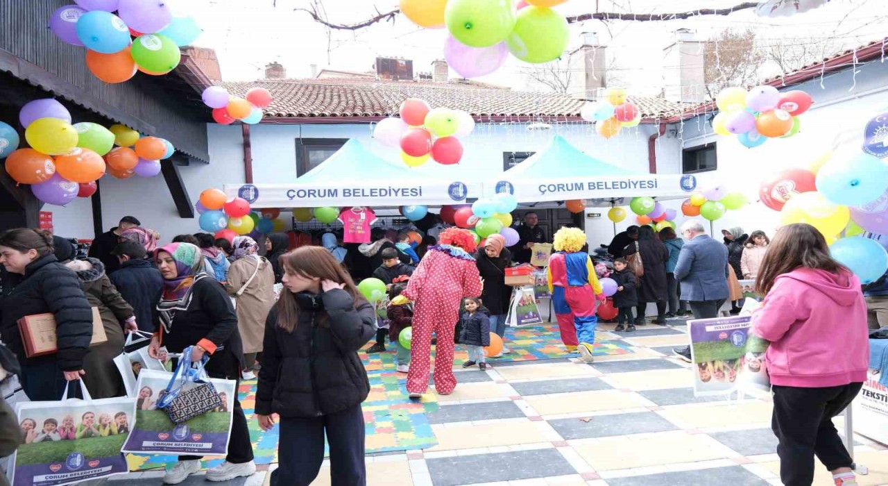 Çorum Belediyesinden bin 350 çocuğa bayramlık kıyafet hediye edildi