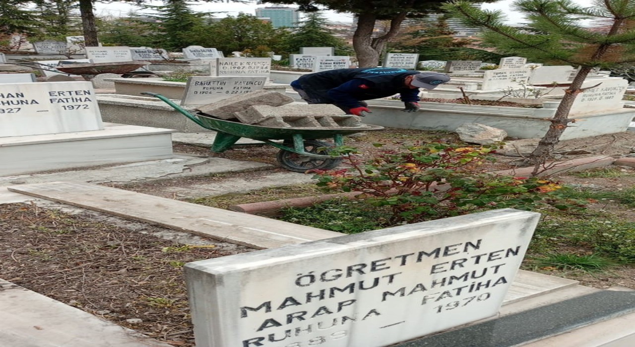 Çorumda mezarlıklar bayrama hazır