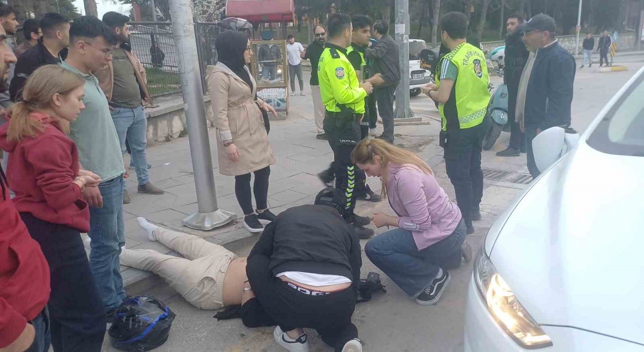 Çorumda otomobil ile motosiklet çarpıştı: 1 yaralı