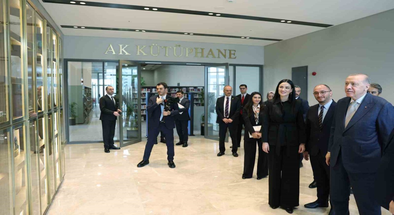 Cumhurbaşkanı Erdoğan AK Kütüphaneyi ziyaret etti