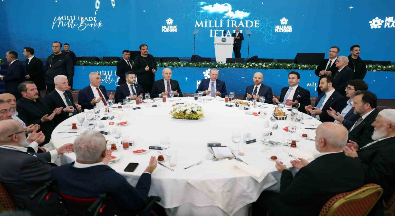 Cumhurbaşkanı Erdoğan: Cumhuriyeti kurmakla övünen bir partinin genel başkanı çıkıyor resmen siyasi mandacılık talep ediyor