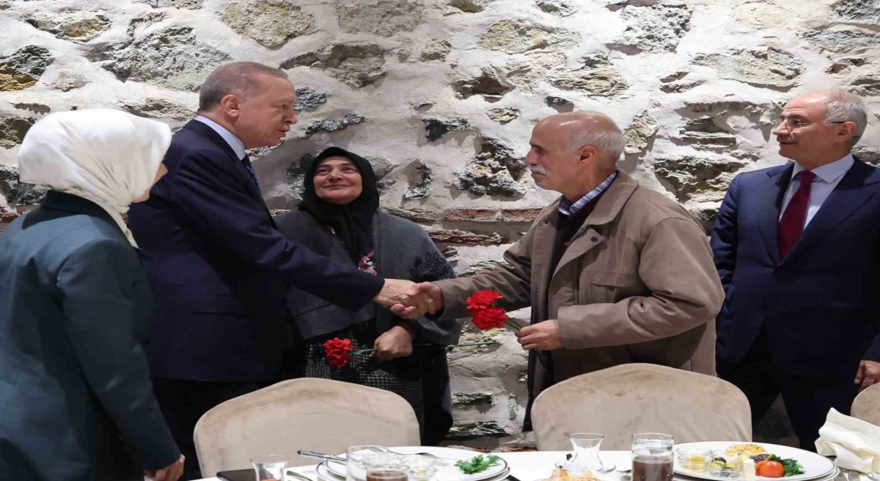 Cumhurbaşkanı Erdoğan: Demir yumruğumuzu daima hazır tutuyoruz