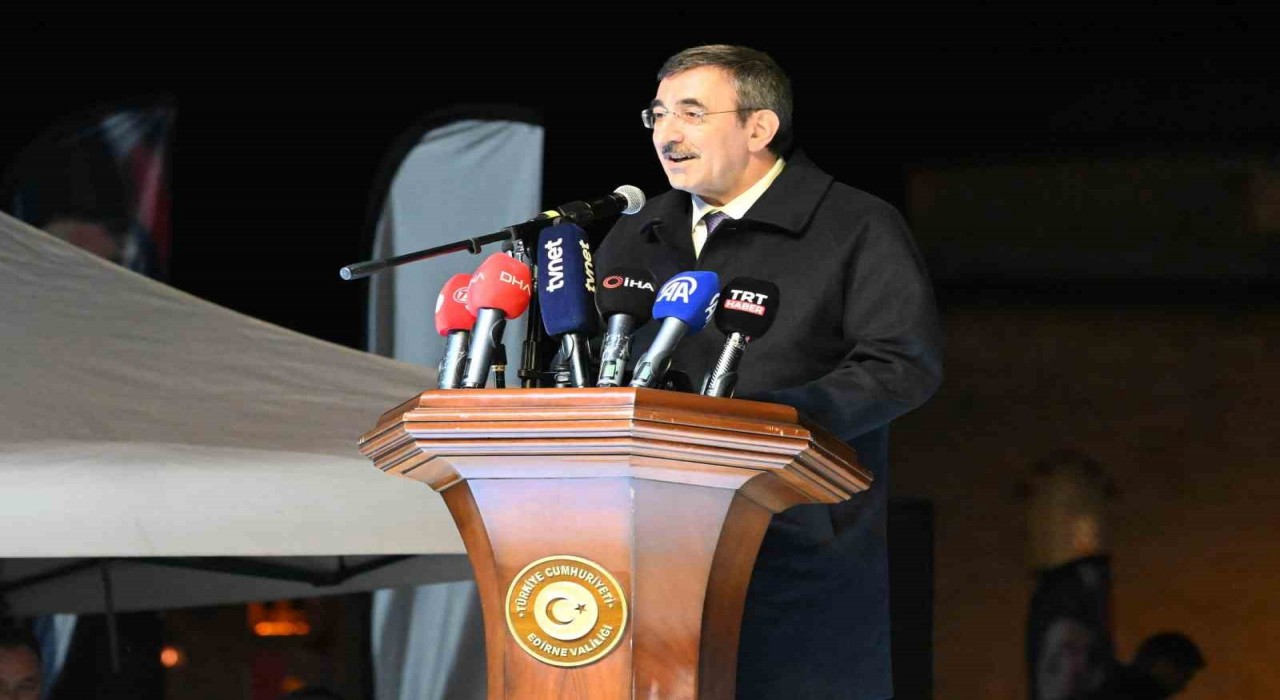 Cumhurbaşkanı Yardımcısı Cevdet Yılmaz, Edirnede iftara katıldı