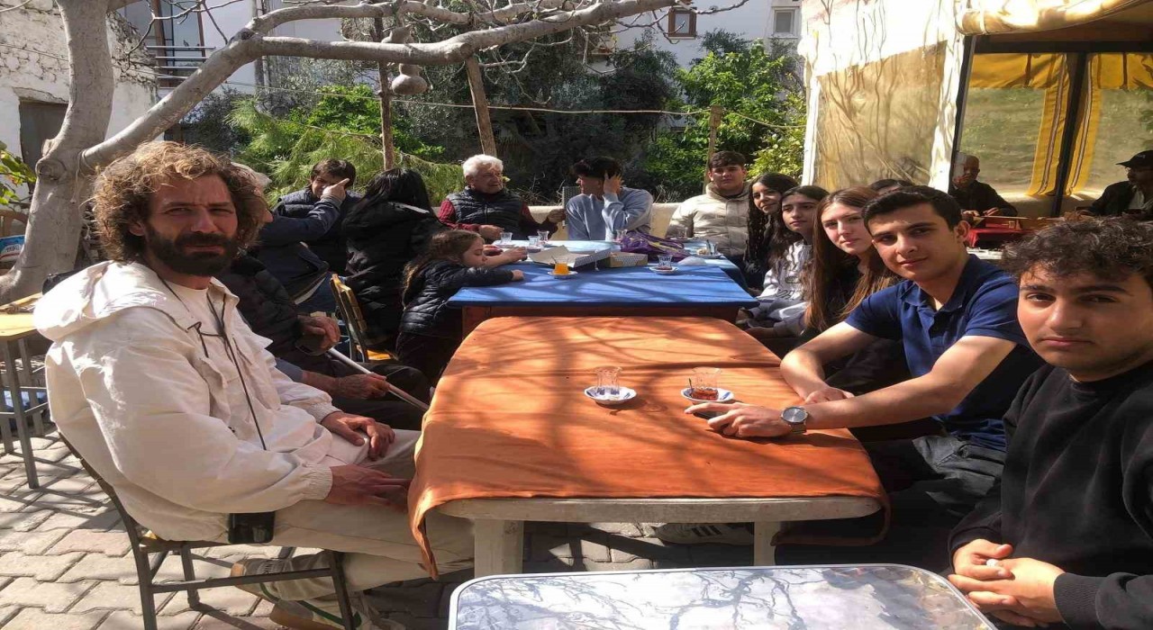 Datçada anlamlı proje ile yaşlı çınarların bayramları kutlandı