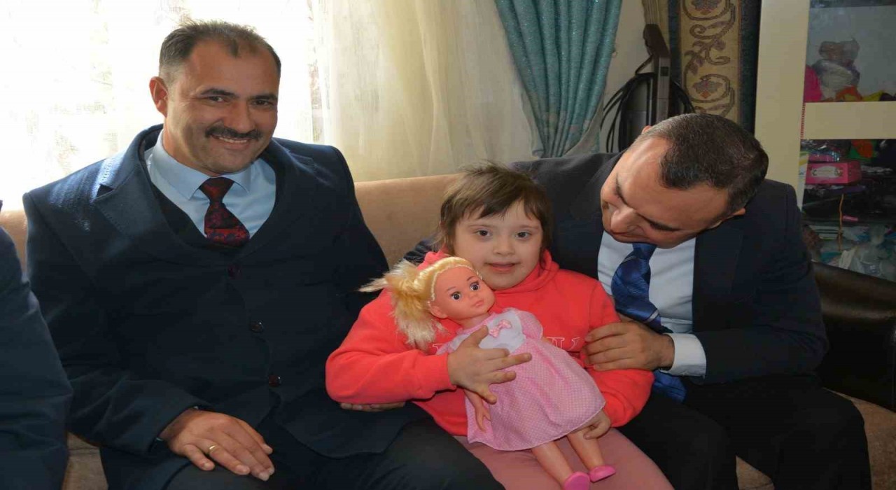 Demirci protokolünden yüz güldüren ziyaretler