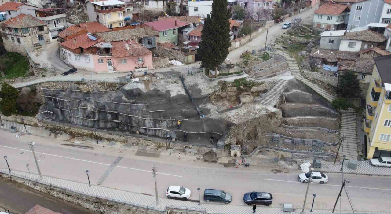 Demircide görüntü kirliliği oluşturan alana şelale yapılıyor