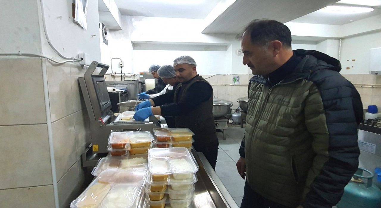 Demircide ihtiyaç sahibi vatandaşların evlerine iftar servisi