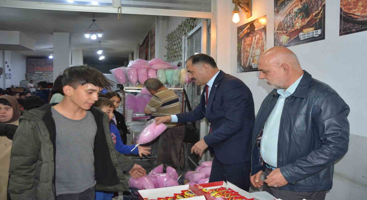 Demircili hayırseverin sosyal medya duyurusuna çocuklar akın etti