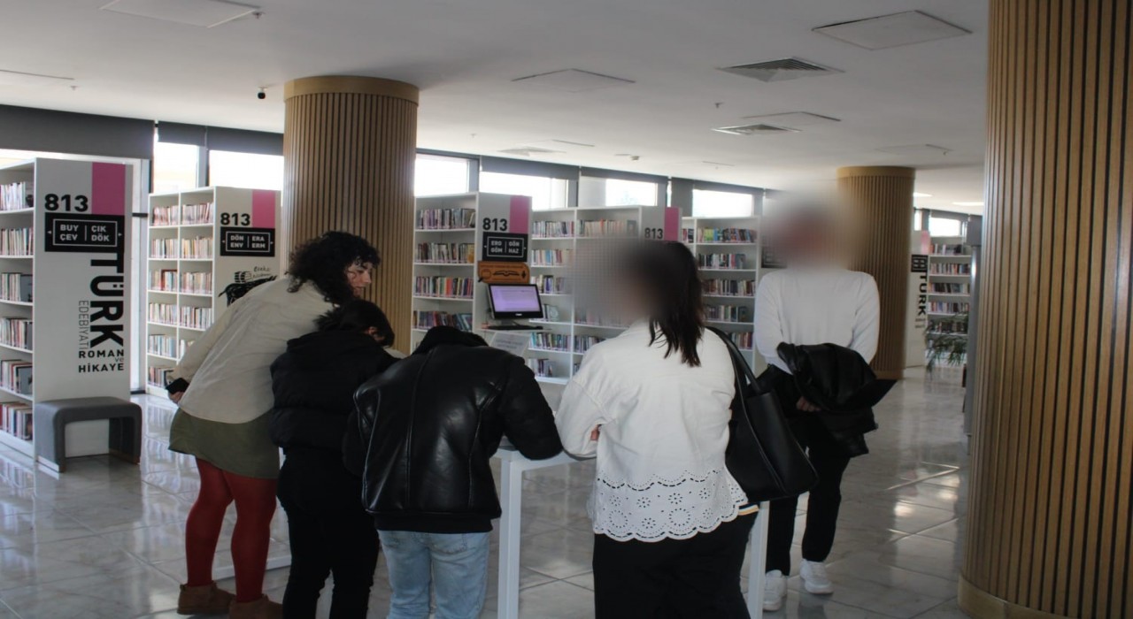 Denetimli serbestlik altındaki çocuklar Eskişehir İl Halk Kütüphanesini ziyaret etti