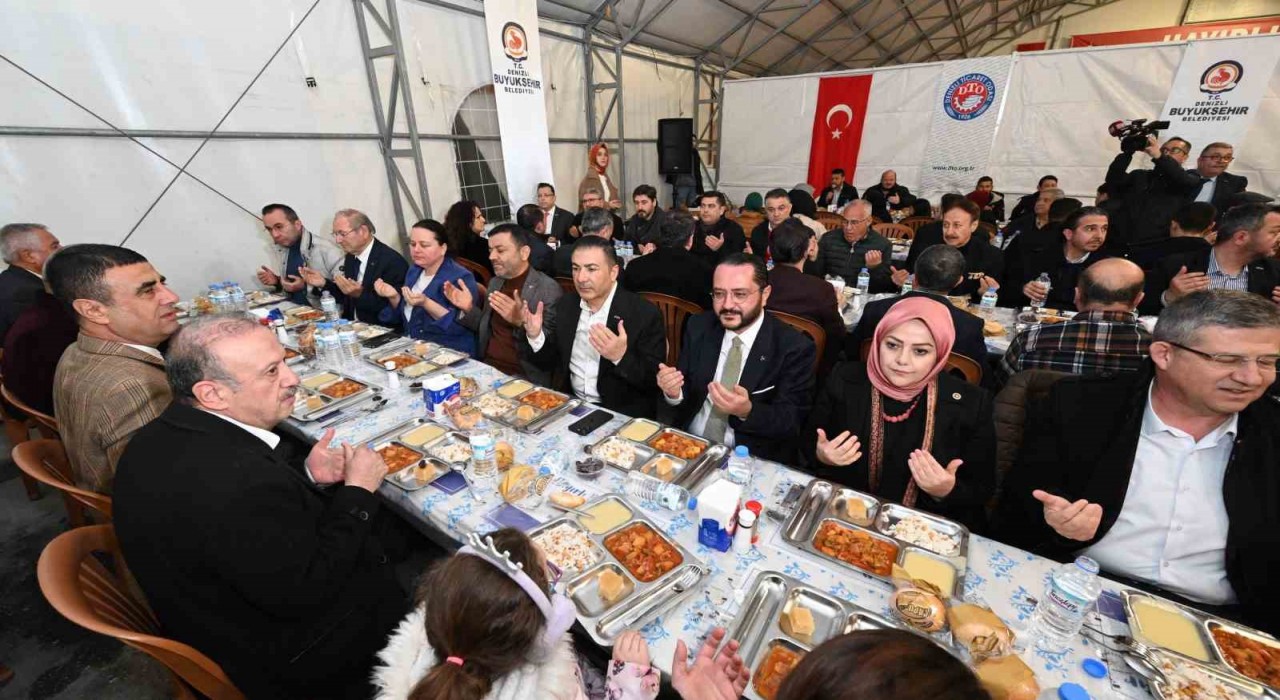 Denizlide gelenek bozulmadı; ilk iftar yemeği DTO tarafından verildi