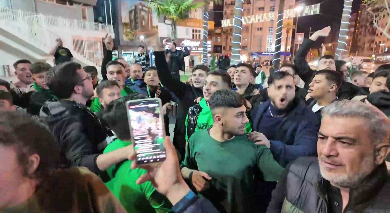 Denizlisporda başkan açlık grevini sonlandı, taraftar destek için bir araya geldi