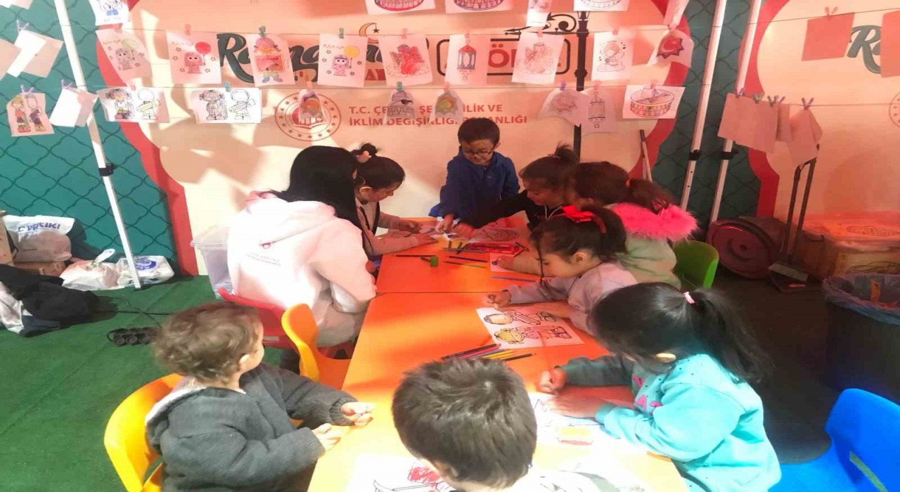 Deprem bölgesinde Ramazan panayırına yoğun ilgili