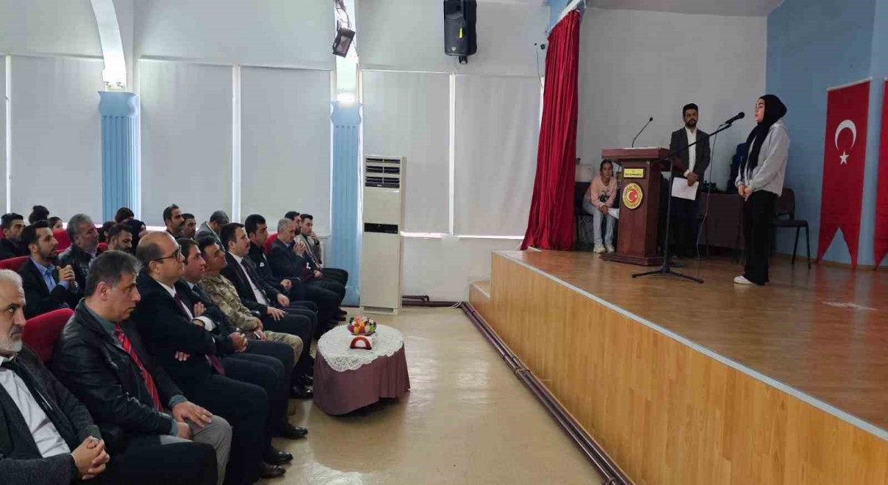 Diclede İstiklal Marşının kabulü ve Mehmet Akif Ersoyu anma programı