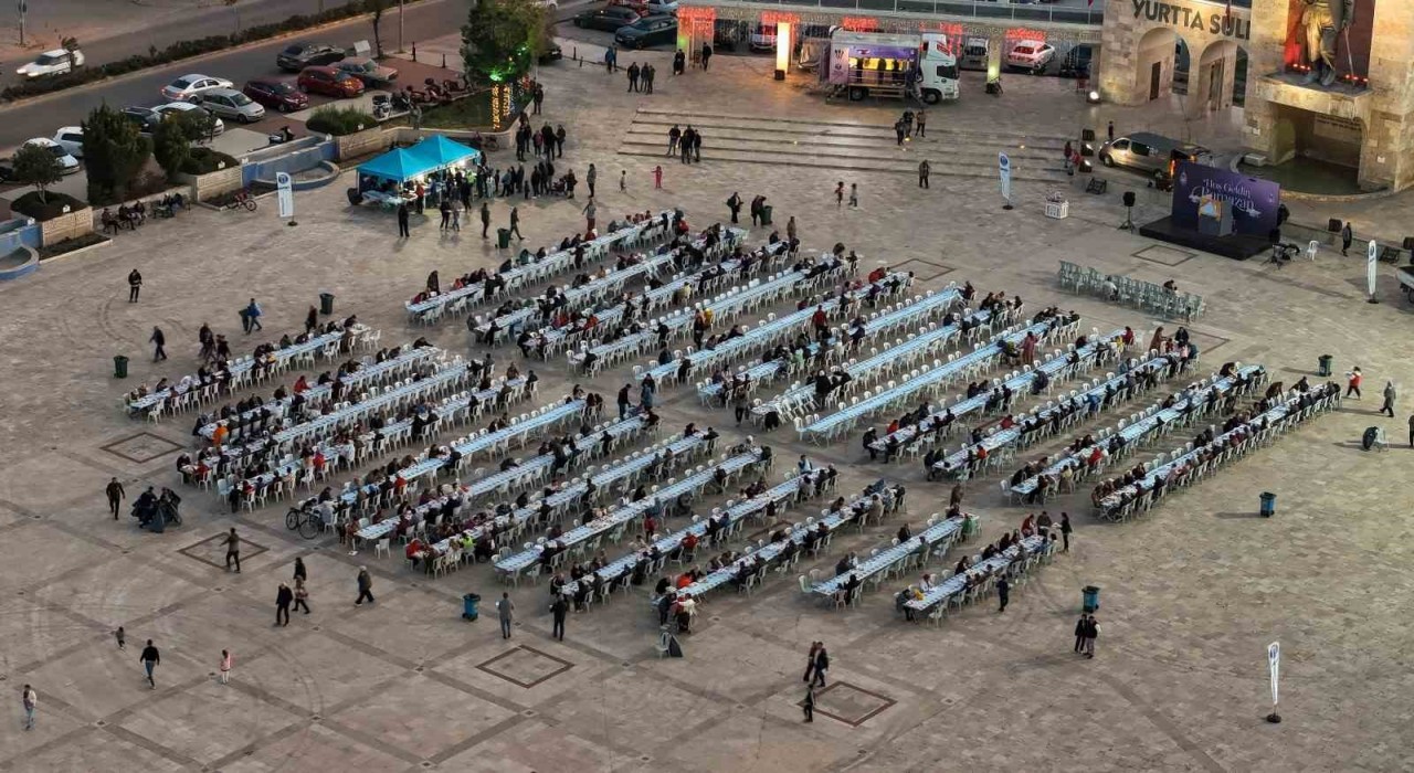 Didim Belediyesi Ramazan ayında 25 bin kişiye iftar verdi