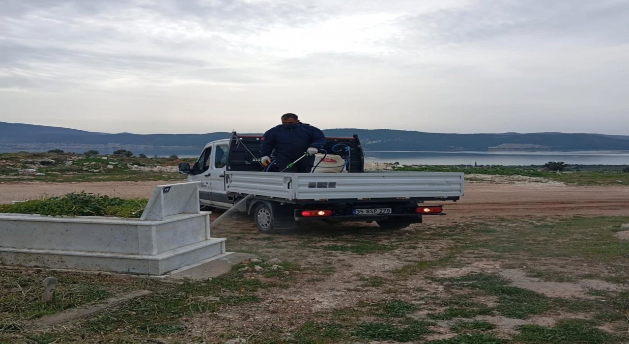 Didimde mezarlıklar bayrama hazırlanıyor