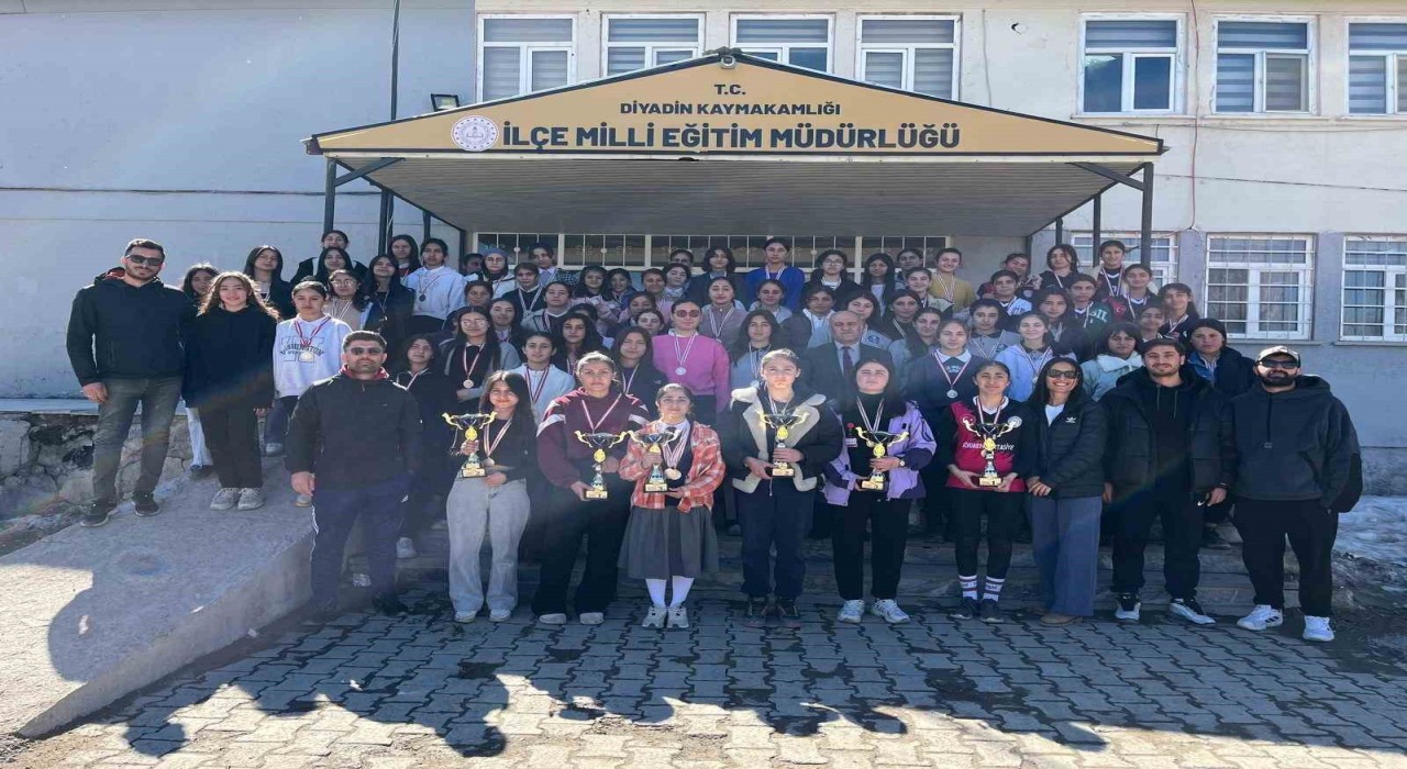 Diyadinde Okullararası voleybol turnuvası