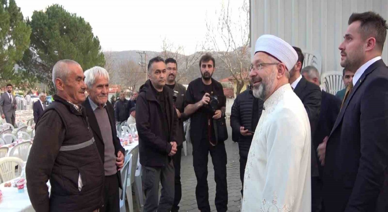 Diyanet İşleri Başkanı Erbaş, iftarı Denizlili vatandaşlarla birlikte yaptı
