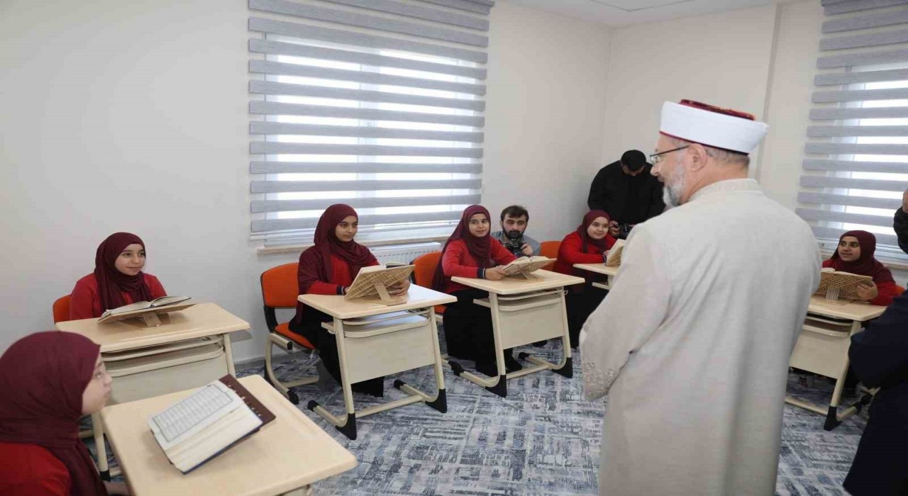 Diyanet İşleri Başkanı Erbaş, Iğdırda Kuran kursu açılışına katıldı