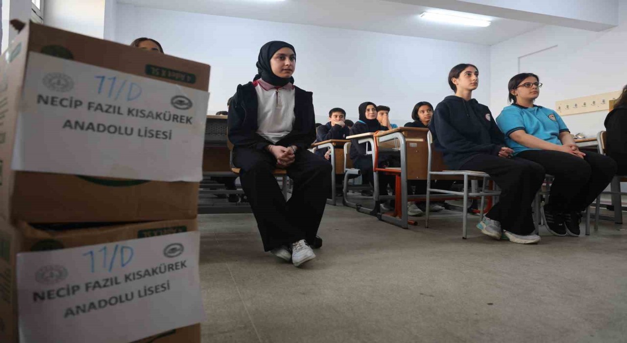 Diyarbakırda bin 200 öğrencinin katkısıyla ihtiyaç sahibi aileler için 60 gıda kolisi hazırlandı