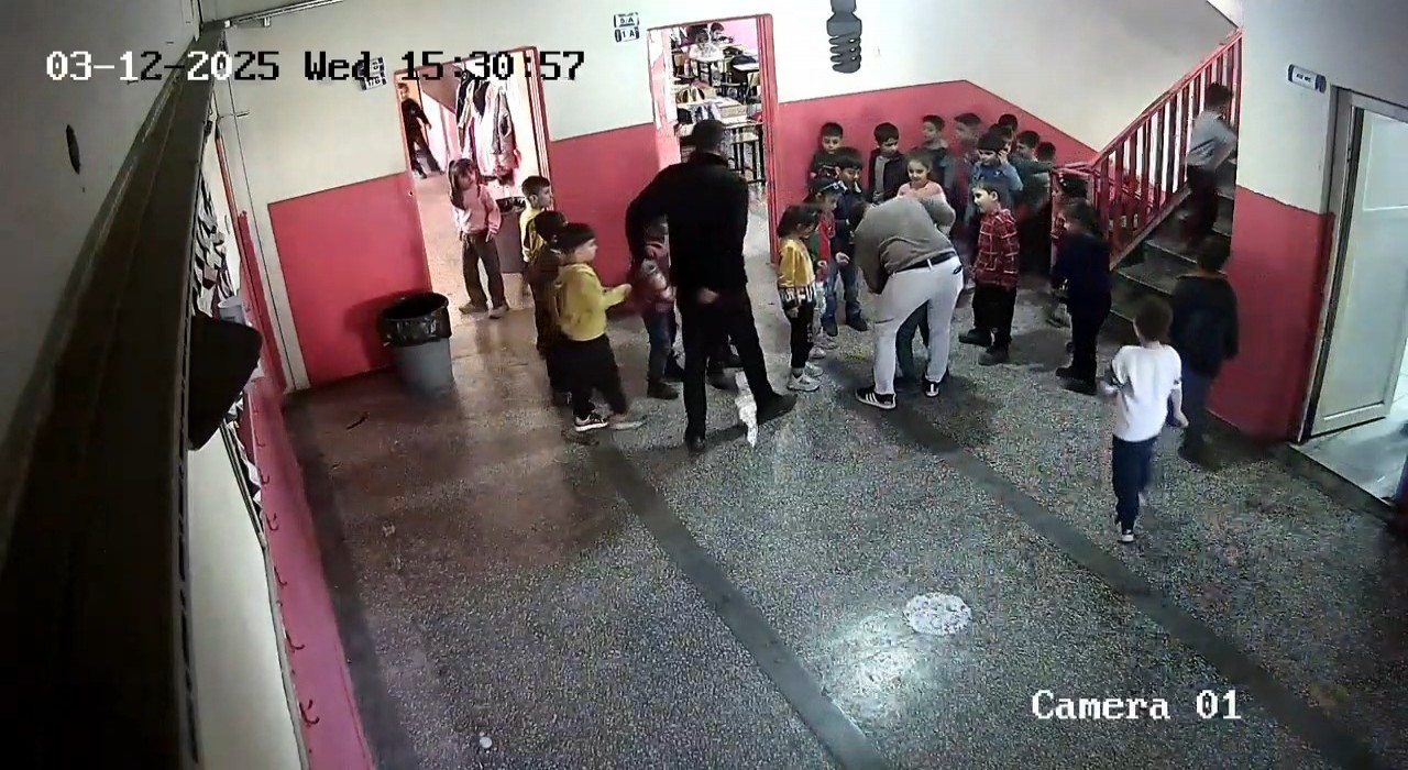 Diyarbakırda boğazına şeker kaçan çocuk Heimlich manevrasıyla kurtarıldı
