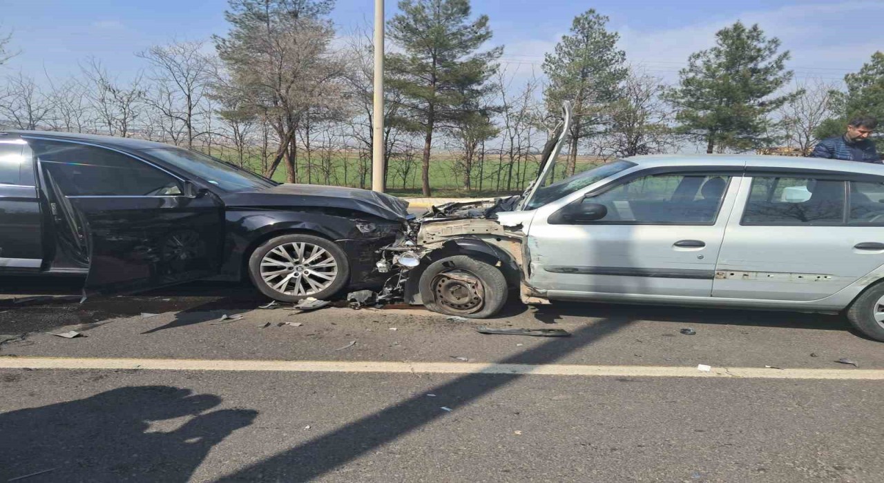 Diyarbakırda direksiyon başında kalp krizi geçiren sürücü kazaya neden oldu