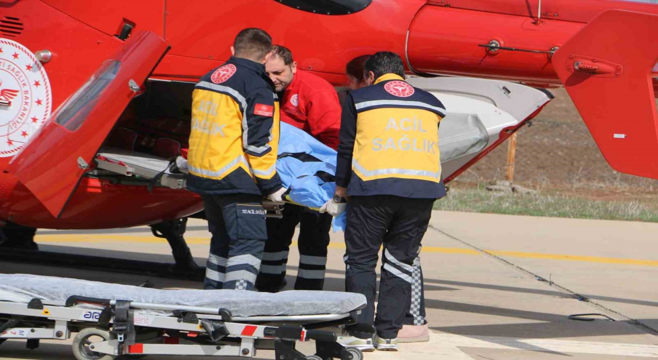 Diyarbakırda kalp krizi geçiren kadın ambulans helikopterle hastaneye sevk edildi