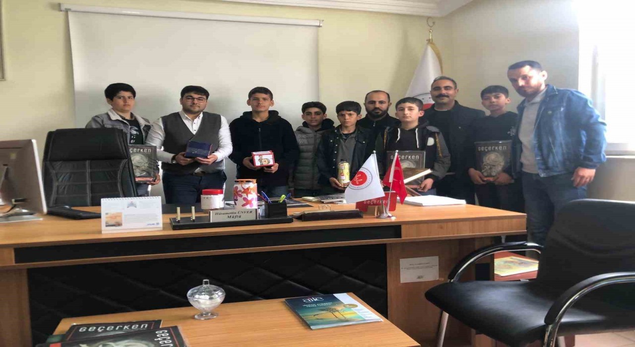Diyarbakırda lise öğrencileri biriktirdikleri parayı Filistine bağışladı
