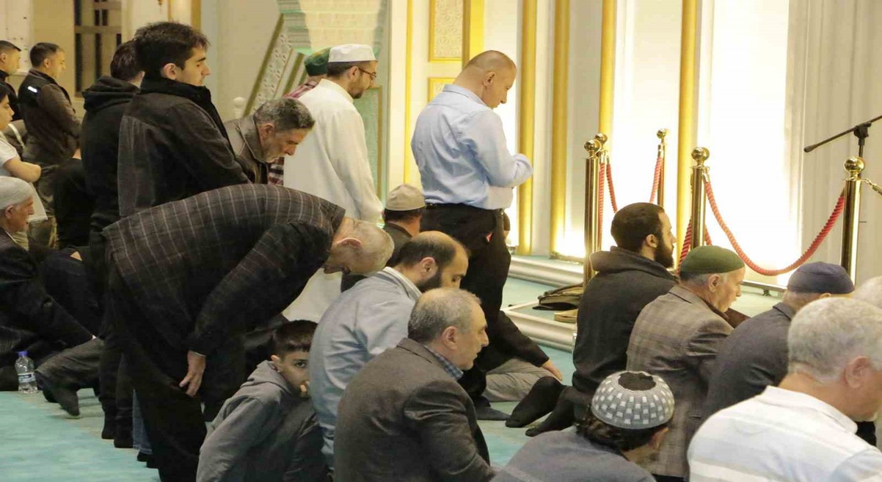 Diyarbakırda Ramazan ayının son teravih namazı eda edildi