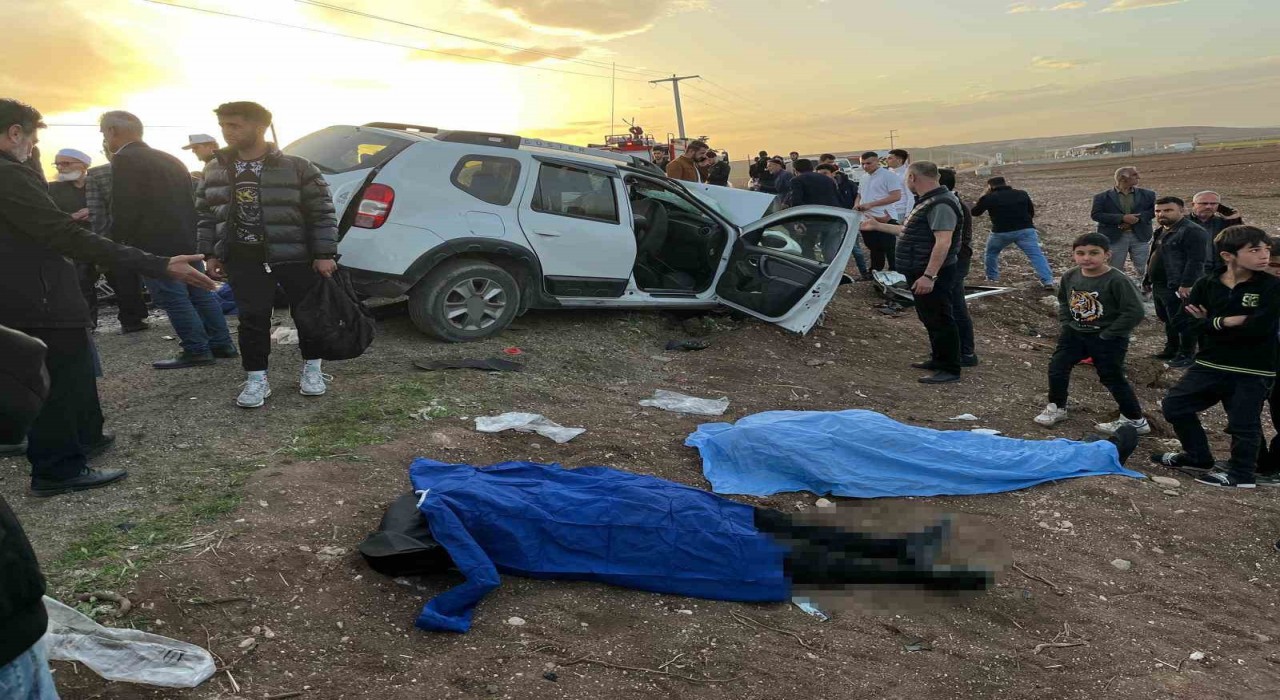 Diyarbakırda taziye dönüşü feci kaza: 3 ölü, 4 yaralı