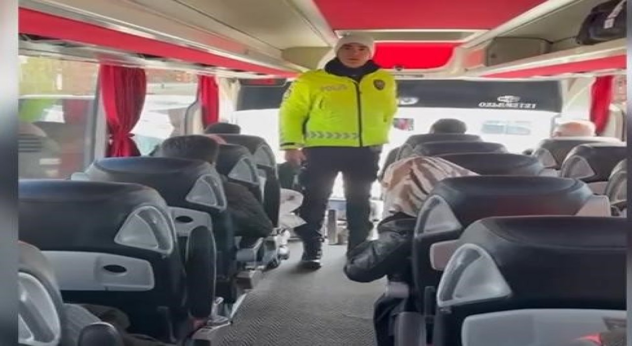 Diyarbakırda trafik polislerinden sürücü ve yolculara emniyet kemeri uyarısı