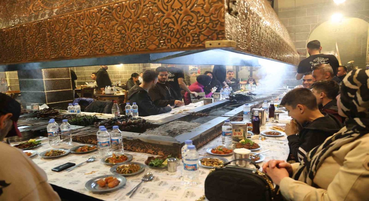 Diyarbakırlılar Ramazanda da gözlerini ciğerle açıp ciğerle kapatıyor