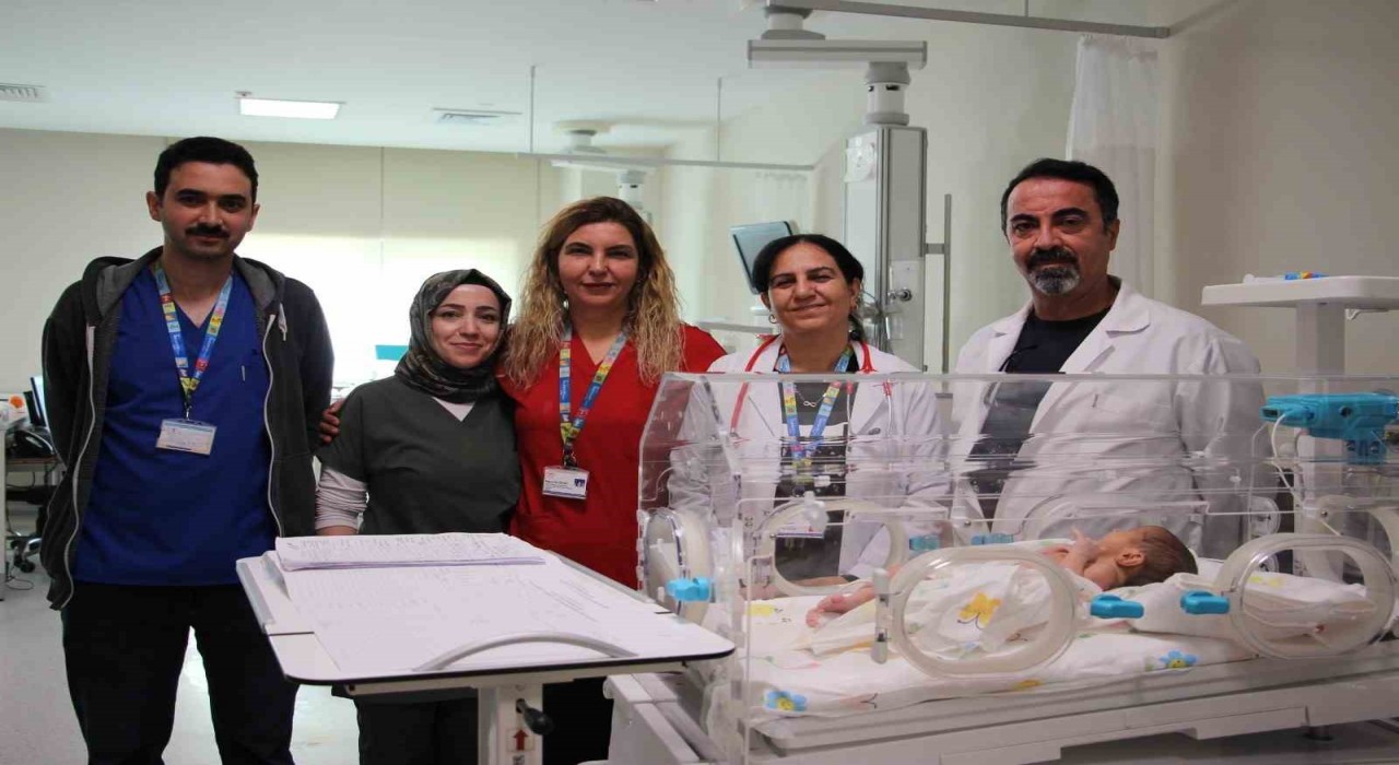 Doğuştan bağırsağının bir kısmı olmayan bebek Elazığda sağlığına kavuştu