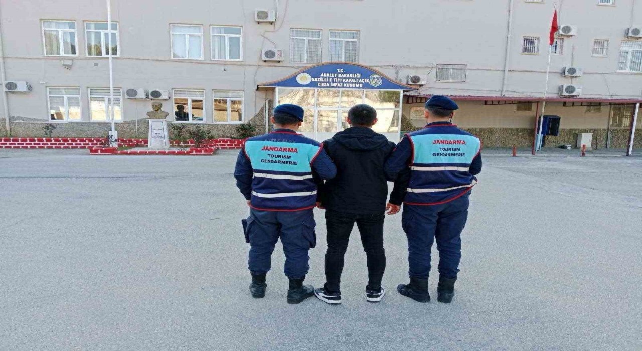 Dolandırıcılıktan aranan şahıs Nazillide yakalandı