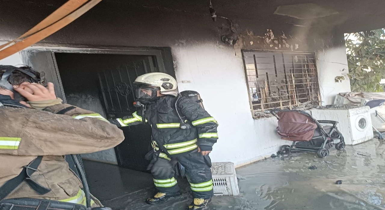 Dörtyolda yanan ev kullanılmaz hale geldi