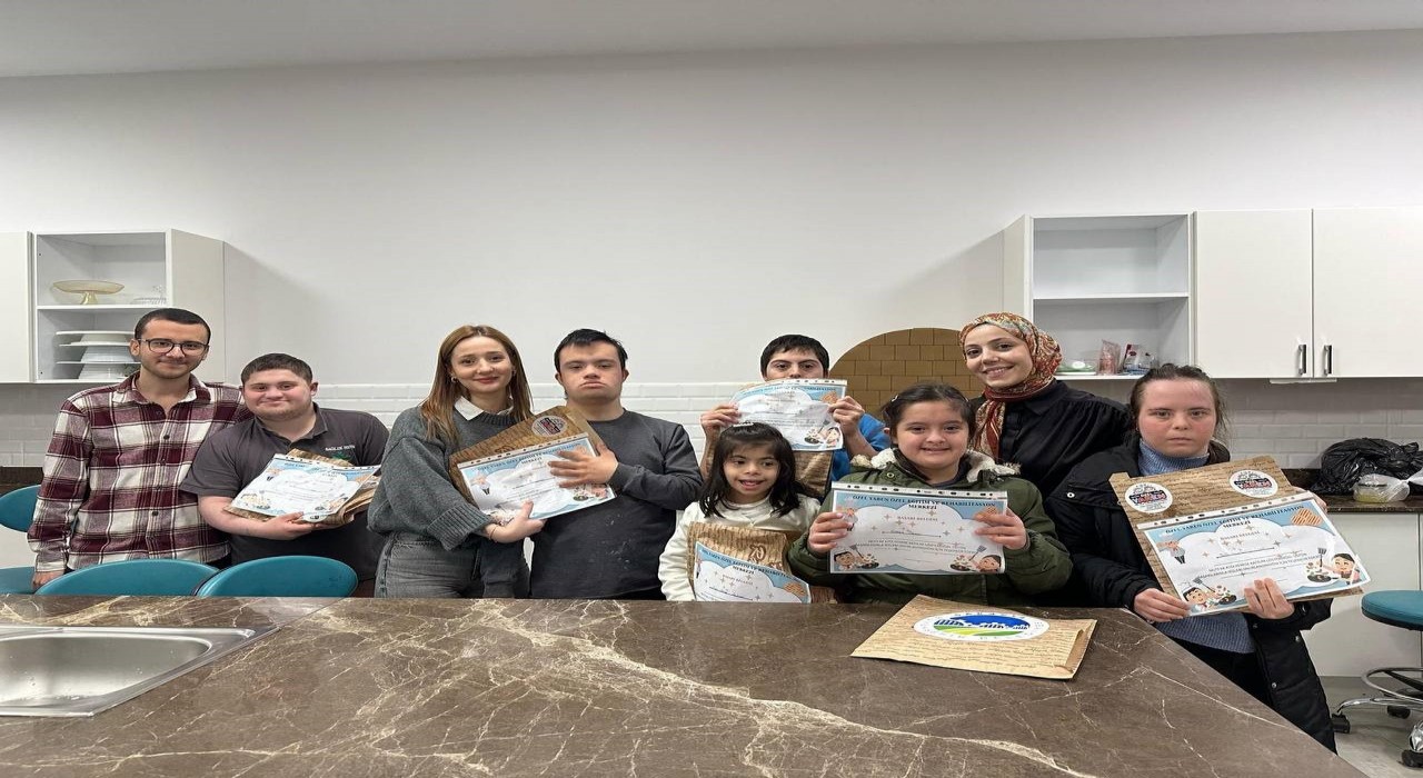 Down sendromlu miniklerle farkındalık gününde yüz güldüren etkinlik ve anlamlı mesaj