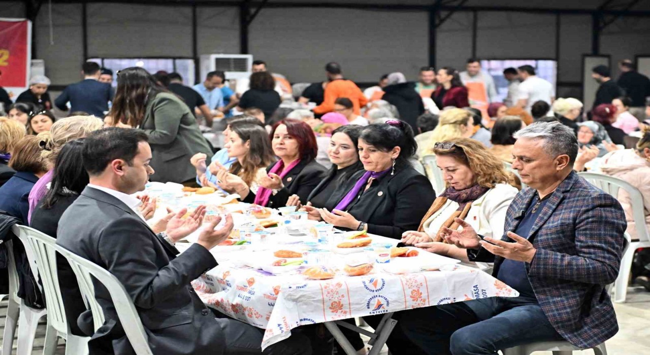 Dünya Kadınlar Gününde kadınlar aynı sofrada buluştu